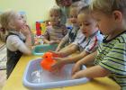 Открываем малышам мир: занятия по ознакомлению с окружающим в младших группах детского сада